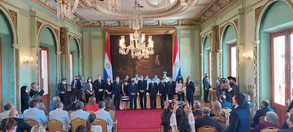 Presidente tomó juramento a cinco nuevos embajadores que representarán al Paraguay - .::Agencia IP::.