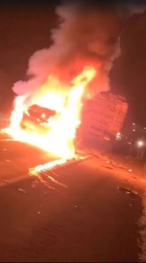 Murió calcinado tras chocar contra un camión