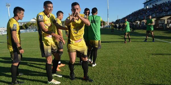 Ernesto 'Pinti' Álvarez tuvo un regreso goleador en Crucero del Norte