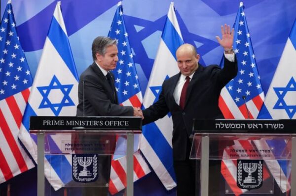 El primer ministro de Israel dio positivo por COVID-19 poco después de reunirse con Blinken