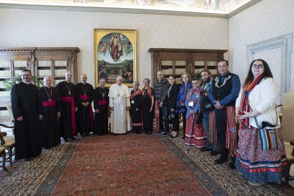 Papa Francisco, conmovido por el horror que oprimió a los internados católicos en Canadá - Mundo - ABC Color