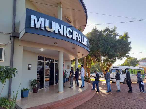 Larga fila de contribuyentes en Cambyretá para revalidar registros