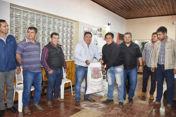 CAPACITACIÓN A PRODUCTORES CEBOLLEROS DE GENERAL DELGADO - Itapúa Noticias