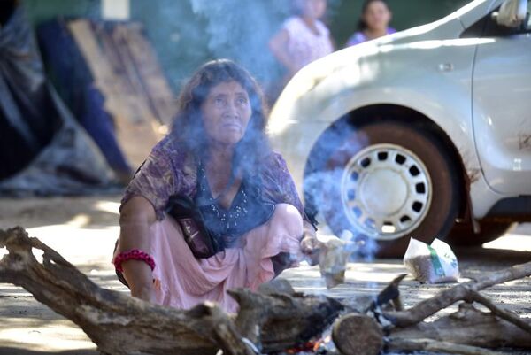 Indígenas mendigan en Asunción ante falta de respuestas del Indi - Nacionales - ABC Color