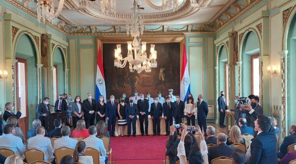 Marito tomó juramento a cinco nuevos embajadores