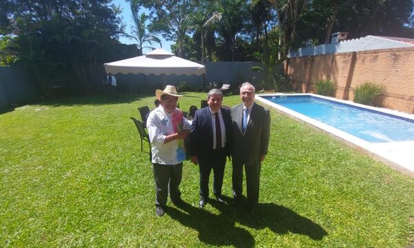 Embajador pyahu quiere llevar a Asado Benítez para cocinar a portugueses