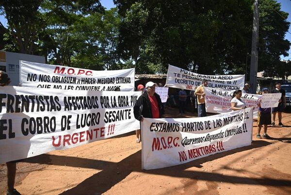Obras de tres bocas afectan a comercios y sus dueños piden indemnización al MOPC - Nacionales - ABC Color