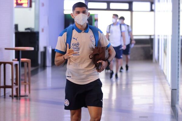 La Albirroja ya partió rumbo a Lima - Fútbol - ABC Color