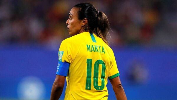 Lesión puede dejar a Brasil sin su estrella Marta en Copa América