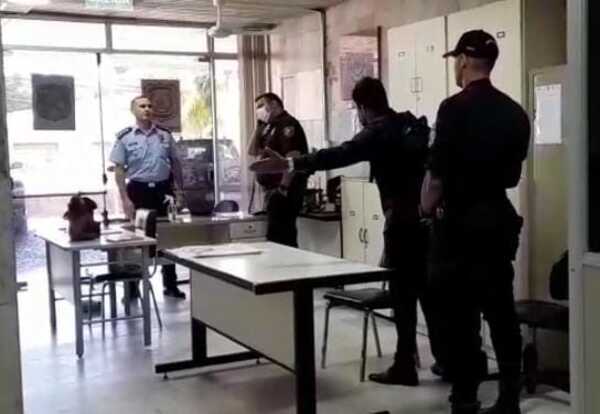 Quiso ingresar por la fuerza al Poder Judicial y generó incidentes, se trata de un gestor con antecedentes