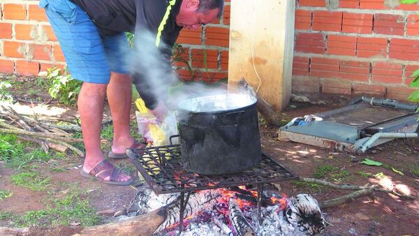 Mundialista metido en la cocina en Caazapá