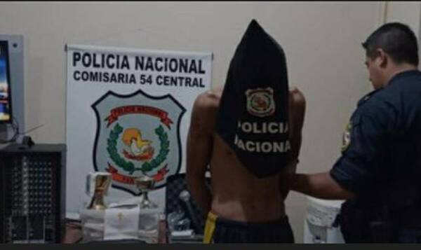 Crónica / Pillado saliendo de la misa, pero no por entrar a rezar ra’e
