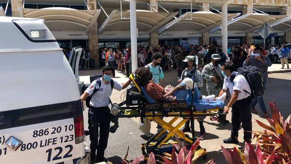 Caos y confusión en el aeropuerto de Cancún tras supuestas detonaciones
