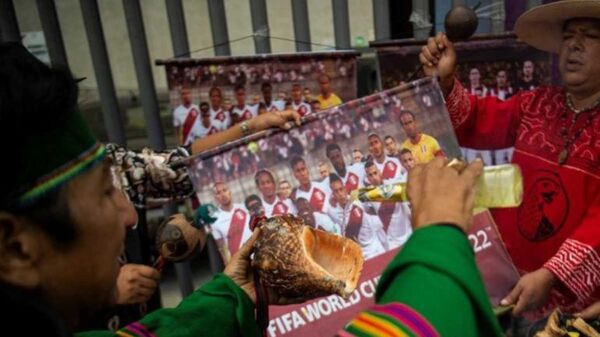 Con conjuros y espadas, chamanes peruanos buscan anular eficacia de Paraguay - Selección Paraguaya - ABC Color