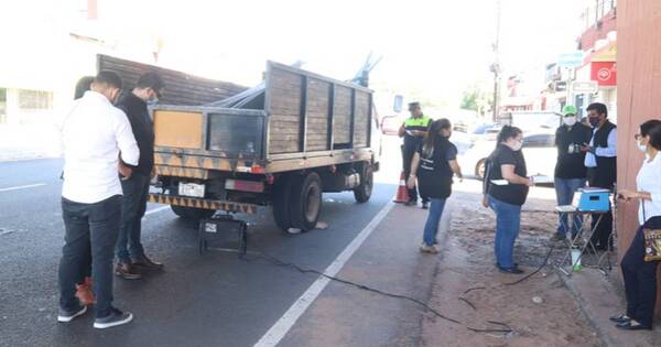 La Nación / Campaña busca controlar emisión de humo negro en vehículos que transitan por Asunción