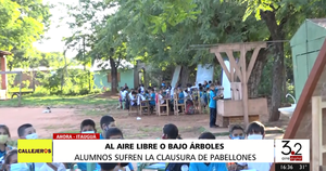Niños dan clases al aire libre por peligro de derrumbe de aulas en Itauguá