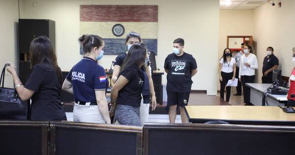 La Nación / Ordenan prisión de estudiantes de derecho imputados por tráfico de drogas