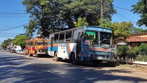 Limpio: destrozan parabrisas de micro en lío por itinerario