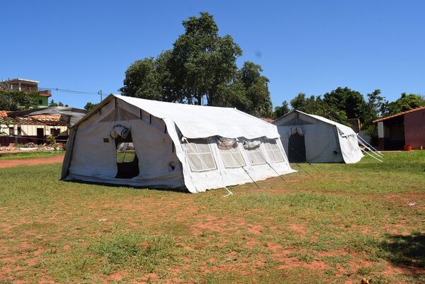 MEC instaló dos carpas con goteras para 430 alumnos de una escuela en Luque - Nacionales - ABC Color