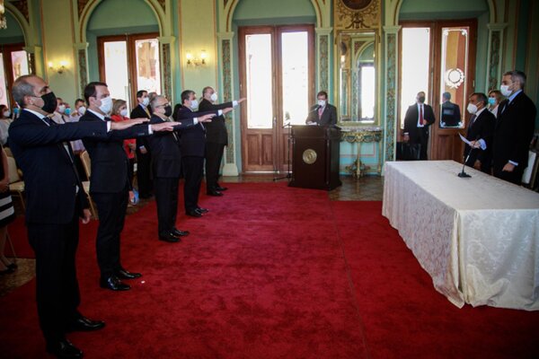 Abdo toma juramento a varios embajadores - ADN Digital