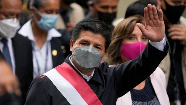 Castillo se defiende en el Congreso que debate sobre su destitución