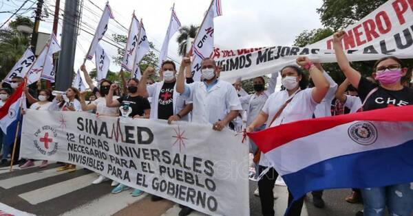 La Nación / Médicos denuncian promesas incumplidas: “Nos están mintiendo”