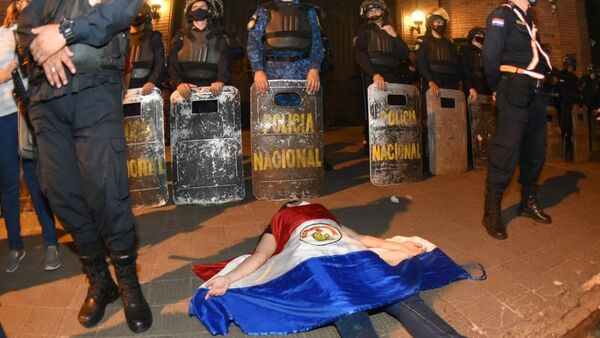 Para Amnistía Internacional, Policía paraguaya hizo "uso excesivo de la fuerza" en protestas por pandemia
