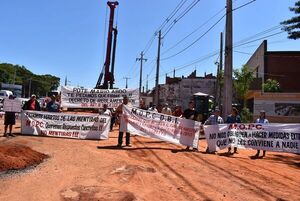 Comerciantes exigen indemnización al MOPC por obras en 3 bocas - Nacionales - ABC Color