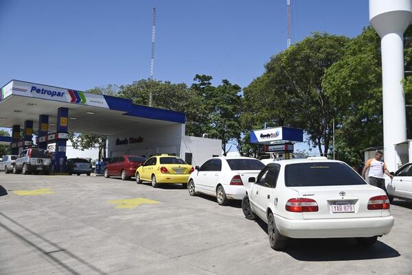 Emblemas privados bajan sus ventas tras suba de precios de combustibles - Nacionales - ABC Color