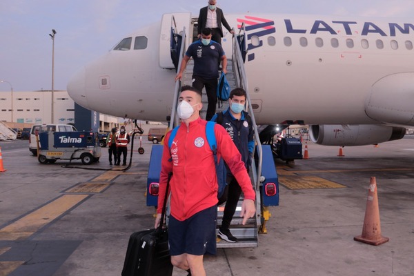 Albirroja se instaló en Lima para medir a Perú por eliminatorias - .::Agencia IP::.