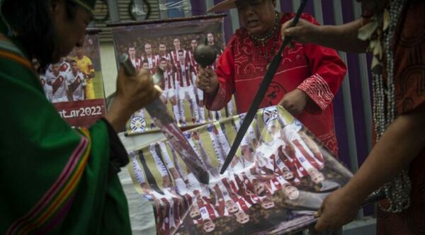 Con conjuros y espadas, chamanes peruanos buscan anular eficacia de Paraguay - Radio Imperio