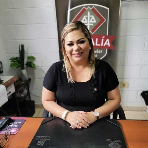 Quiso “revisar” a doña kue para saber si tuvo relaciones sexuales con otro tipo - La Clave