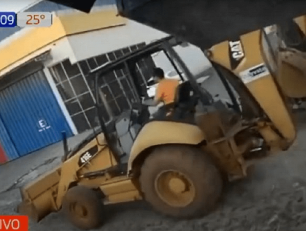 Recuperan retroexcavadora robada e investigan complicidad del capataz · Radio Monumental 1080 AM