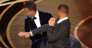 Will Smith se disculpa ante la Academia por la cachetada que podría costarle el Óscar