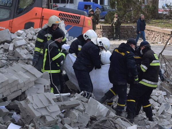La ambulancia enviada por el papa para los niños heridos ya está en Ucrania - Mundo - ABC Color