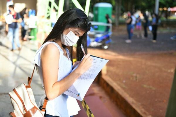 Becal expuso las oportunidades con que cuenta para estudiar doctorados, maestrías e idiomas