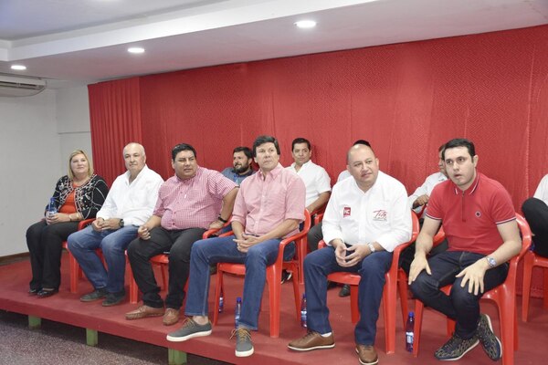 PRESENTAN AL COMANDO DISTRITAL DEL MOVIMIENTO HONOR COLORADO EN ENCARNACIÓN - Itapúa Noticias