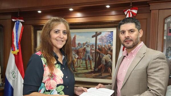 Tana Schembori asume dirección del Teatro Municipal de Asunción