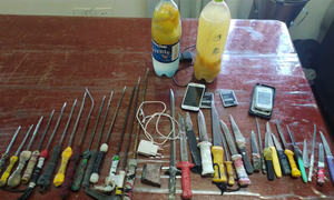 Se decomisan armas blancas, celulares y bebidas alcohólicas en penal de Oviedo - OviedoPress