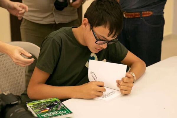 Niño de 12 años lanza un libro sobre aves del Paraguay - Nacionales - ABC Color