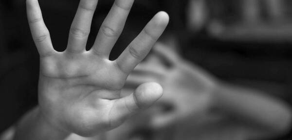 Crónica / A golpes quiso revisar sus partes íntimas, pasa saber si fue "cornudo"