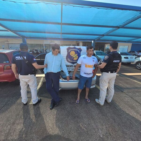 Dos detenidos por transportar un kilo de cocaína - ABC en el Este - ABC Color