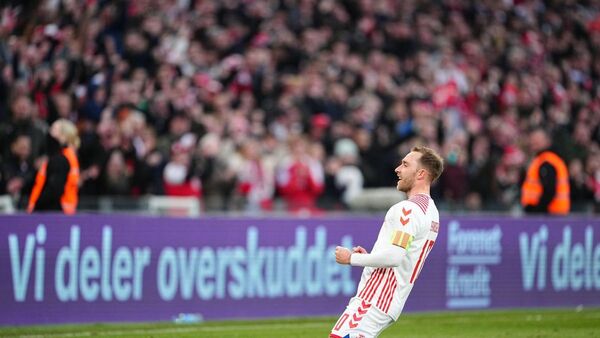 Eriksen vive su reencuentro más feliz en el Parken