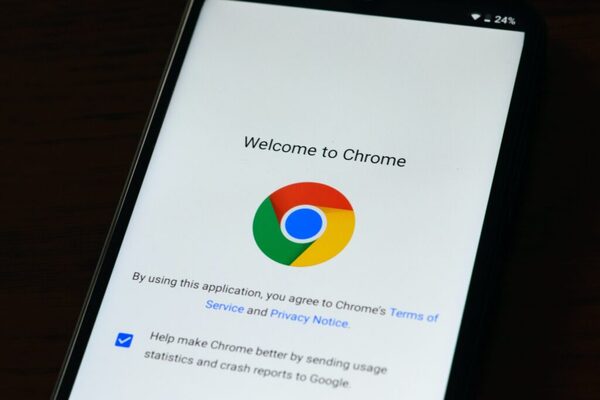 Si usas Google Chrome de navegador, te recomendamos actualizarlo cuanto antes