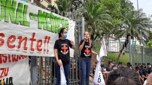 Médicos exigen el cumplimiento de una compensación salarial | Noticias Paraguay