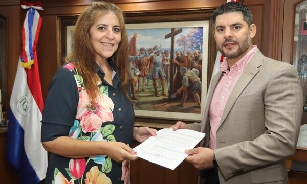 Tana Schembori es nueva capa del Teatro Municipal y advirtió: “Soy apolítica y apartidaria”