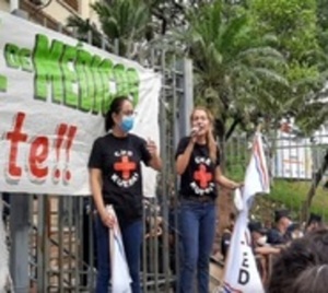 Médicos exigen el cumplimiento de una compensación salarial - Paraguay.com