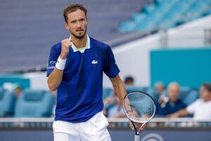 Medvedev a una victoria de volver a liderar el ranking mundial de la ATP - Tenis - ABC Color