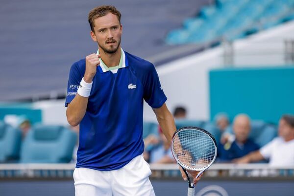Medvedev a una victoria de volver a liderar el ranking mundial de la ATP - Tenis - ABC Color
