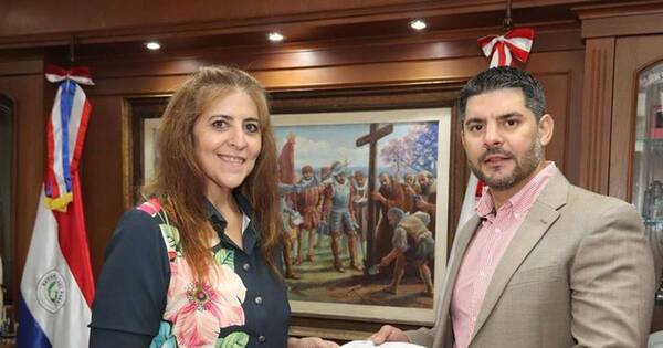 La Nación / Tana Schémbori, nueva directora del Teatro Municipal